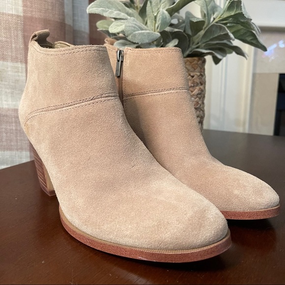 Ivanka Trump Thelma Tan Suede Ankle Boots Size 10 - Picture 3 of 16
